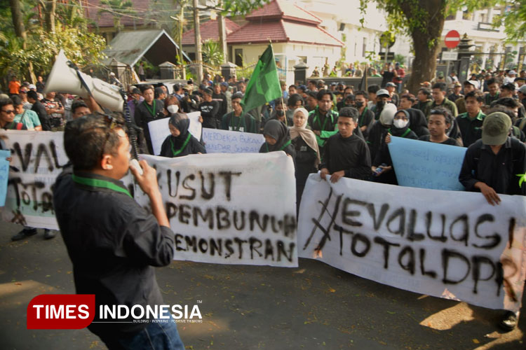 demonstrasi-DPRD-kota-Malang-3.jpg