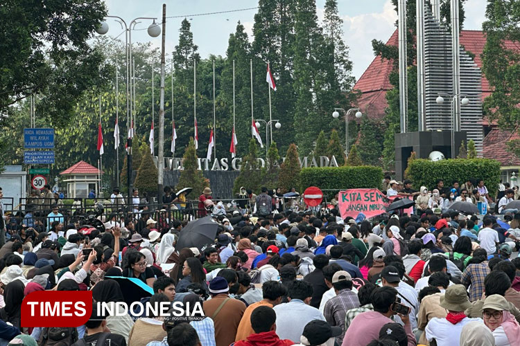 Ribuan Massa Geruduk Bundaran UGM, Ultimatum Prabowo-Gibran: Turun Jika Tuntutan Tak Dipenuhi