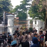 Aksi Indonesia Waras Kepung DPRD Cianjur, Wakil Rakyat Teken Janji Sampaikan Aspirasi