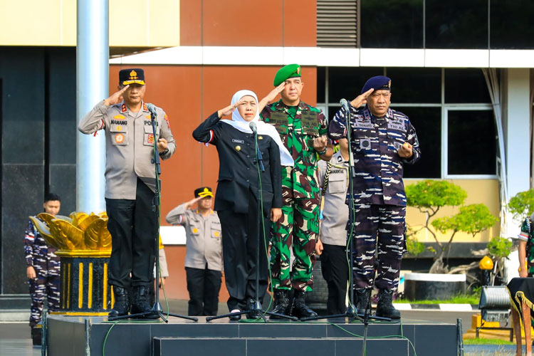Gubernur Khofifah Pimpin Apel dan Doa Bersama Ciptakan Kamtibmas, Tegaskan Komitmen Jatim Aman dan Damai