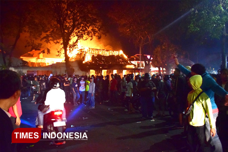 Grahadi Terbakar, Jawa Timur Kehilangan Bagian Sejarah Penting, Pembangunan Replika Dimulai