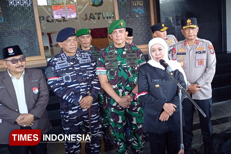 Gubernur Khofifah Bersama TNI, Polri dan Masyarakat Doa Bersama, Ciptakan Jatim Kondusif