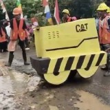 Parodikan Jalan Rusak Lewat Karnaval, Warga Rancabulus Desak Perbaikan ke Pemkot Banjar