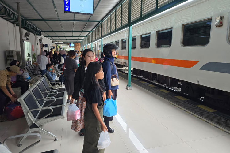 Pastikan Perjalanan Kereta Api Aman, PT KAI Daop 7 Madiun Lakukan Mitigasi Gangguan