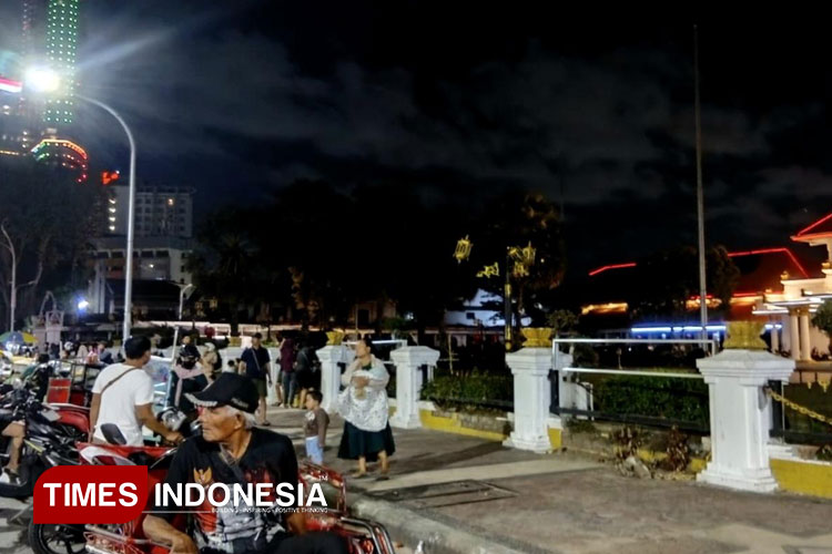 Mengulik Isi Hati Masyarakat di Sekitar Grahadi Pasca Kerusuhan