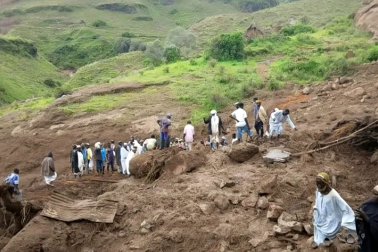 Para penduduk yang tersapu tanah longsor itu menempati daerah Pegunungan Marra karena menghindar dari perang saudara di Sudan.(FOTO: Al Jazeera)