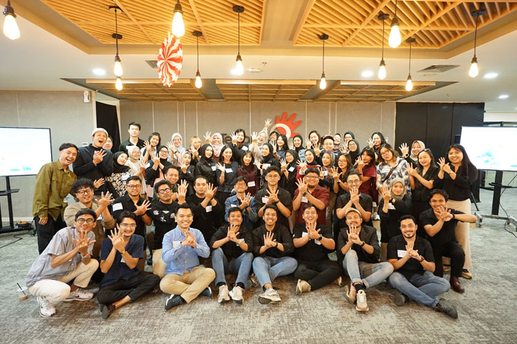 Peserta Minutes Meetup #4 saat berfoto bersama usai acara. (FOTO: Panitia for TIMES Indonesia)