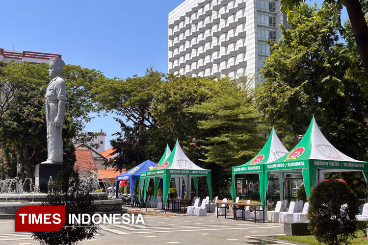 Tenda pengamanan Kodim 0830/Surabaya di Taman Apsari Surabaya, Selasa (2/9/2025).(Foto : Lely Yuana/TIMES Indonesia)