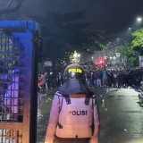 Bakar Gerbang DPRD di Samarinda Hingga Lempar Bom Molotov,  Polisi Tembakkan Gas Air Mata