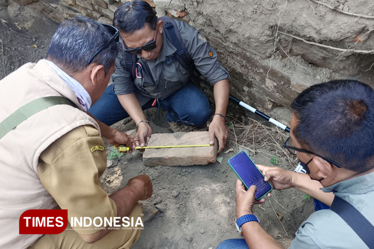 Warga Temukan Struktur Bata Kuno di Bondowoso Diduga Sejak Abad ke-14