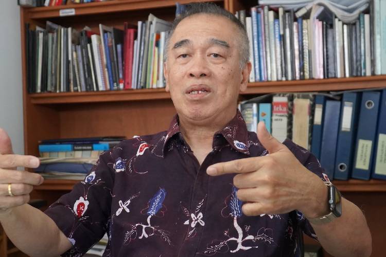 Gedung-Negara-Grahadi-sisi-barat-terbakar-saat-aksi-massa-b.jpg