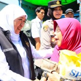 Warga Serbu Pasar Murah di Sedati, Khofifah Pastikan Akses Sembako Terjangkau