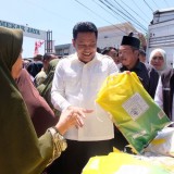 Gubernur Jatim Khofifah dan Bupati Subandi Tinjau Pasar Murah Sedati