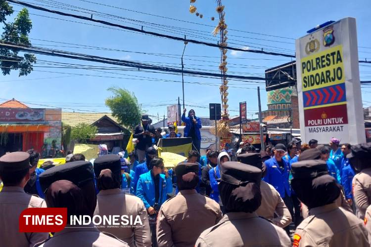 Puluhan-mahasiswa-PMII-Sidoarjo-b.jpg