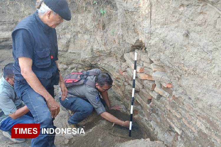 Warga Amankan Penemuan Struktur Bata di Bondowoso agar Tak Dijarah