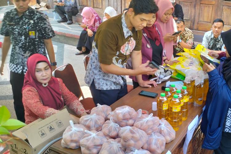 Apel Jogo Kabupaten Malang, Beras, Minyak dan Telur Dijual Murah