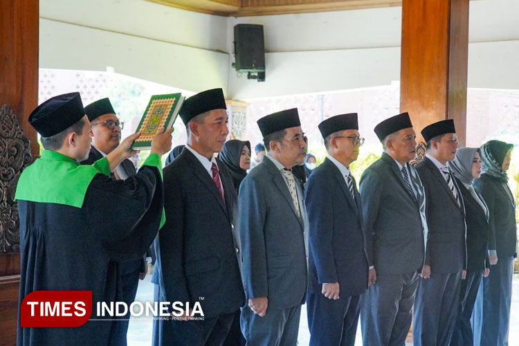 Wali Kota Mojokerto Lantik 11 Pejabat Baru, Dorong Adaptasi dan Inovasi Birokrasi