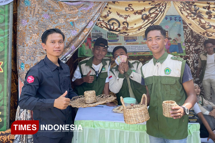 kreasi-anyaman-dari-eceng-gondok-3.jpg