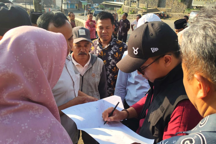 DPRD-Kabupaten-Malang-Sidak-Lahan-Warga-2.jpg