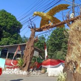 Dari Sampah Jadi Seni: Warga Prajekan Lor Bondowoso Sulap Limbah Jadi Gapura Unik