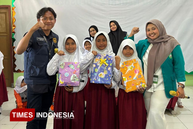 Penyerahan-hadiah.jpg