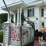 Polisi Tetapkan 4 Tersangka Penyerangan Petugas dan 6 Tersangka Penjarahan Rumah Uya Kuya