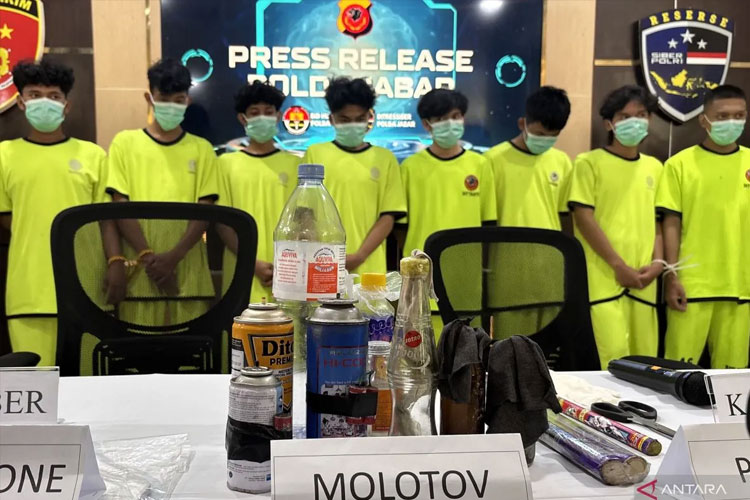 Ungkap Modus dan Jaringan, Polda Jabar Tangkap 8 Provokator Pembakaran Wisma MPR di Bandung