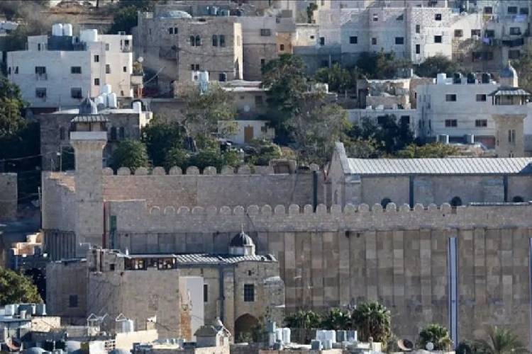 Di Bawah Pengawasan Ketat Israel, Ribuan Warga Palestina di  Hebron Peringati Maulid Nabi