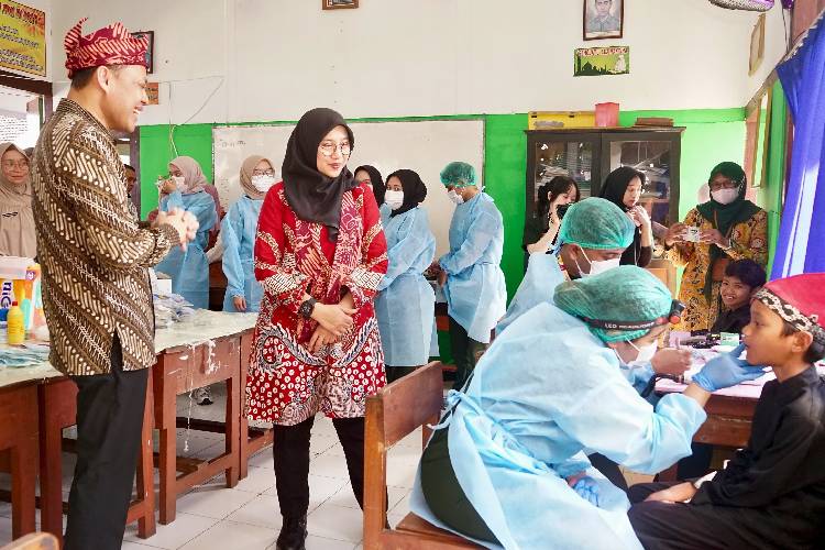 Warga Banyuwangi Punya Gigi dan Mulut Sehat Berkat Unjani Mengabdi