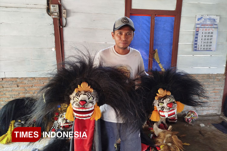 Dari Pemulung Jadi Seniman: Wiwit, Perajin Barongan Blora yang Bangkitkan Budaya