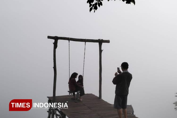 Pesona Kabut Pagi di Bukit Panyangrayan Kota Tasikmalaya yang Bikin Hati Terpikat