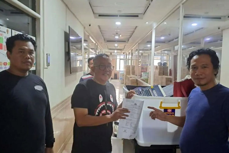 Polres Jakut Fasilitasi Pengembalian Barang Hasil Penjarahan Rumah Ahmad Sahroni