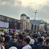 Ingatkan 17+8 Tuntutan Rakyat, Mahasiswa Datangi DPR RI Usung Piknik Nasional Rakyat