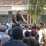 Gagal Bawa Kabur Kalung Emas 20 Gram, Jambret di Probolinggo Dihajar Massa