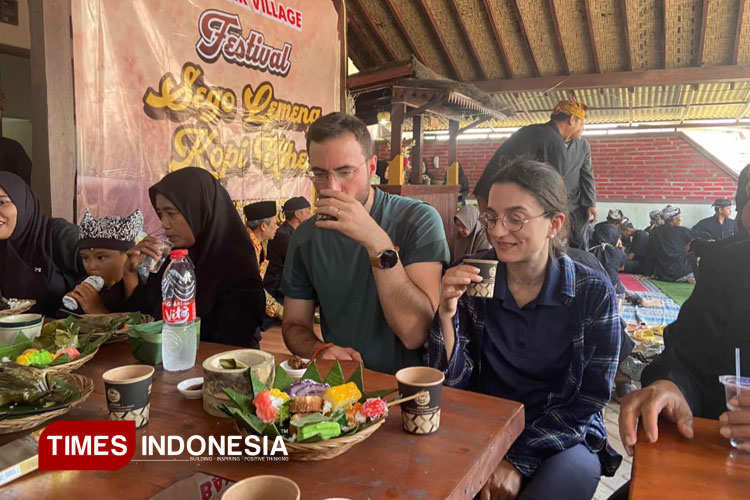 Sego Lemeng dan Kopi Uthek, Wisata Gastronomi Khas Banyuwangi