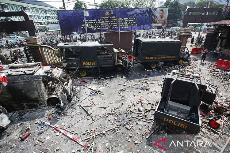 Polisi Tetapkan 9 Tersangka Perusakan Polsek dan Polres Jakarta Timur Saat Demo