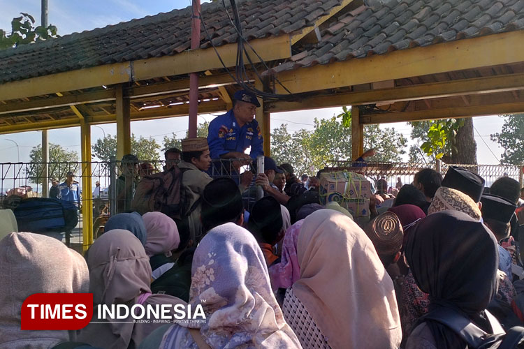 Arus Balik Maulid Nabi, Ribuan Penumpang Kangean-Raas Padati Pelabuhan Jangkar