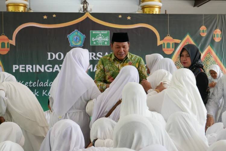 Bupati-Sidoarjo-Subandi-b.jpg