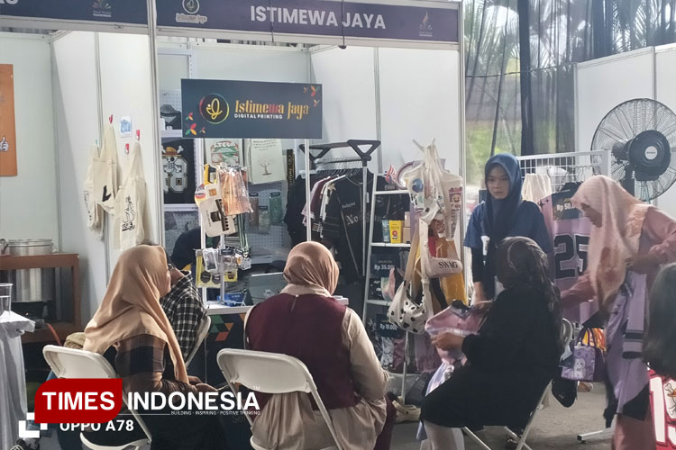 Sejumlah-pengunjung-Pasar-Wisata-Nusantara.jpg