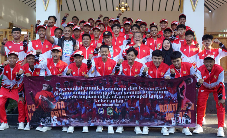 Tim-Sepak-Bola-dan-Futsal-Putra-ke-PORDA-DIY-2025.jpg