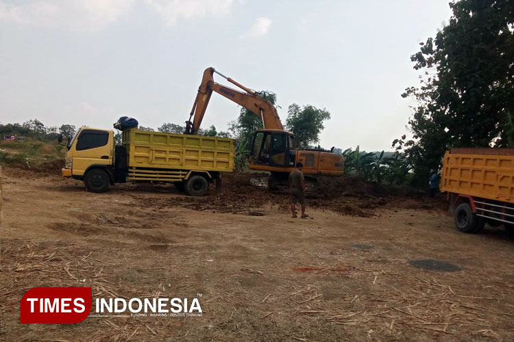 Tambang Tanah Merah Ilegal di Sukodono Gresik Picu Protes Warga