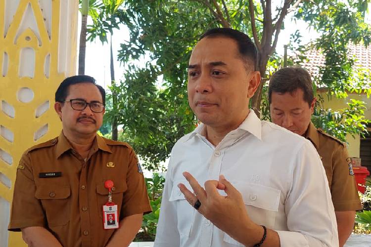 Tegas Berantas Pungli, Wali Kota Surabaya Terapkan Sanksi Tegas hingga Pencopotan Jabatan