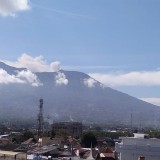 Gunung Marapi Muntahkan Abu Vulkanik 1.000 Meter