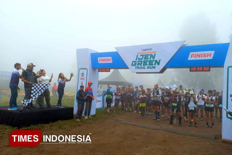 Para pelari saat mengikuti ajang Ijen Green Trail Run 2025. (Foto: Humas Pemkab for TIMES Indonesia)