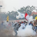 Dokter RSA UGM Ungkap Cara Aman Hadapi Paparan Gas Air Mata di Aksi Massa