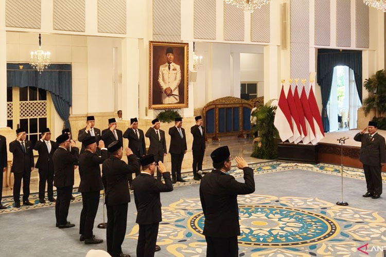 IHSG Melemah Usai Reshuffle Kabinet Merah Putih