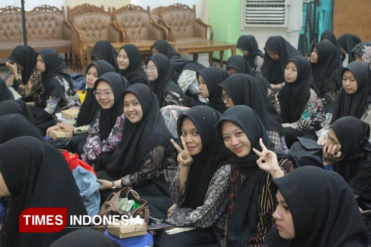 Rektor-UNIRA-Malang-b.jpg