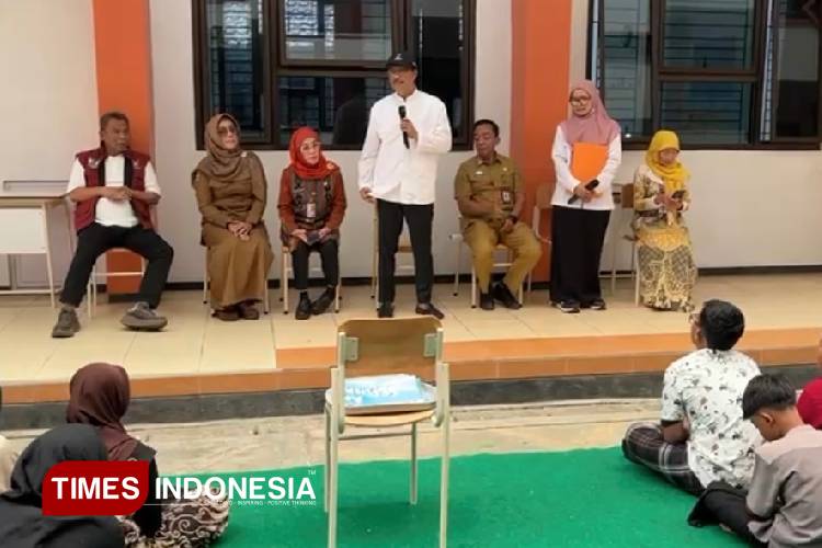 Siswa Sekolah Rakyat Bakal Terima Laptop Akhir September, Mensos Plototi Indikasi Penyimpangan