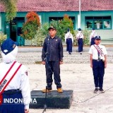 Anggota DPRD Bondowoso Jadi Pembina Upacara hingga Mengajar Siswa Tentang Bahaya Kenakalan Remaja