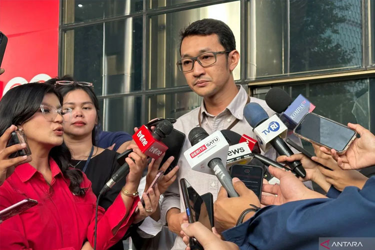 KPK RI Periksa Analis Senior OJK dalam Kasus Dugaan Korupsi CSR BI dan OJK